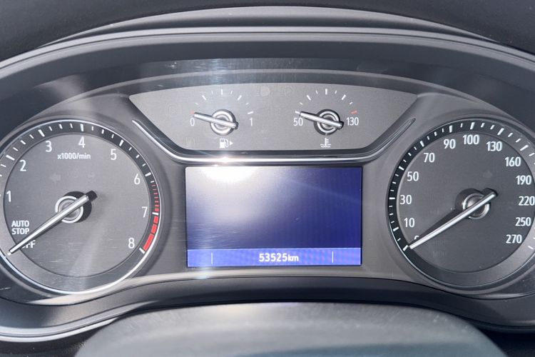 Used Buick Regal 2020 552T Elite Edition Odometer Close Up