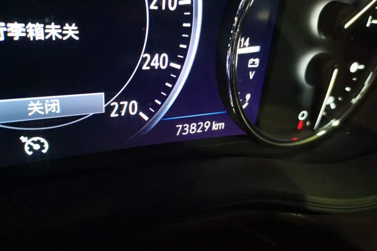 Used Buick Regal 2020 552T Luxury Version Odometer Close Up