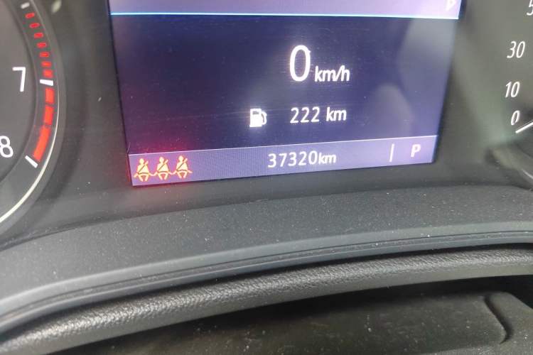 Used Buick Regal 2020 552T Elite Edition Odometer Close Up