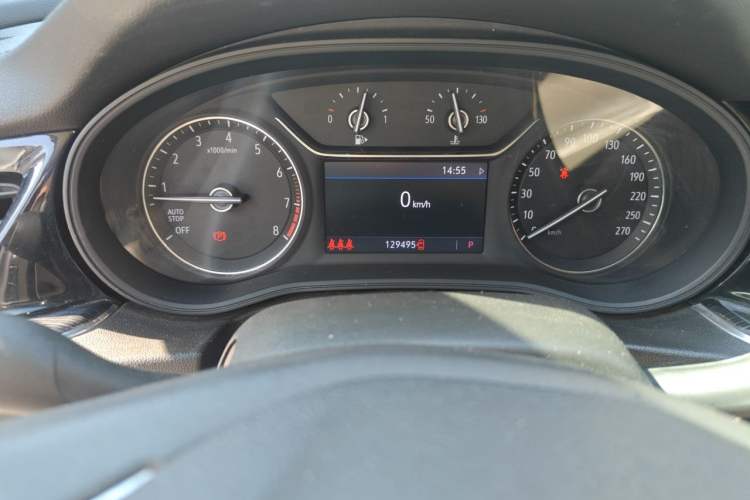 Used Buick Regal 2020 552T Elite Edition Odometer Close Up