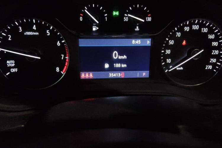Used Buick Regal 2020 552T Elite Edition Odometer Close Up
