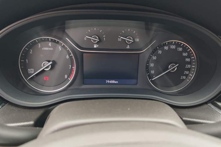 Used Buick Regal 2020 552T Elite Edition Odometer Close Up