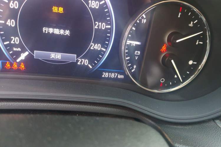 Used Buick Regal 2020 552T Luxury Version Odometer Close Up