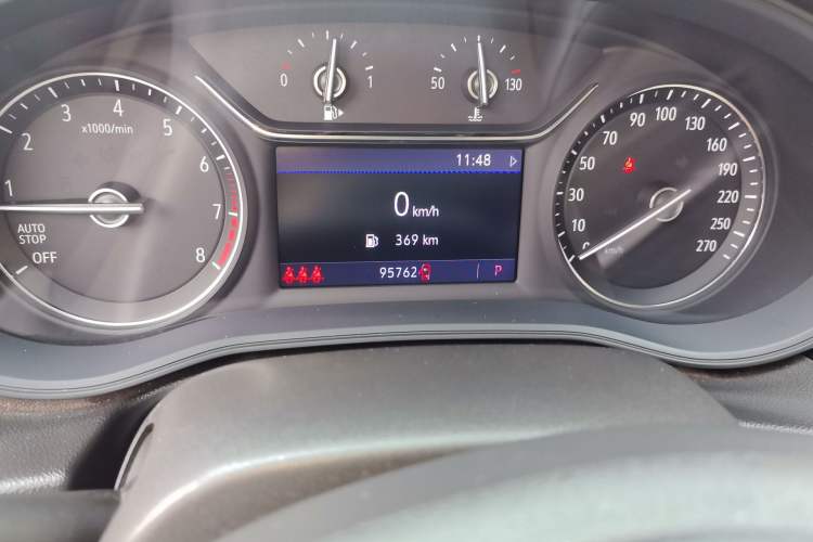 Used Buick Regal 2020 552T Elite Edition Odometer Close Up