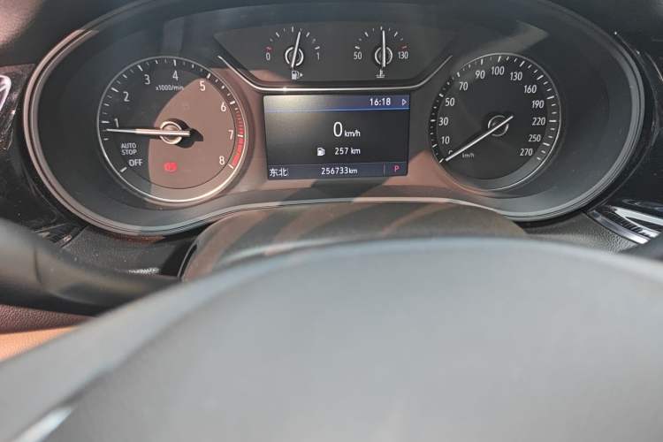 Used Buick Regal 2020 552T Elite Edition Odometer Close Up