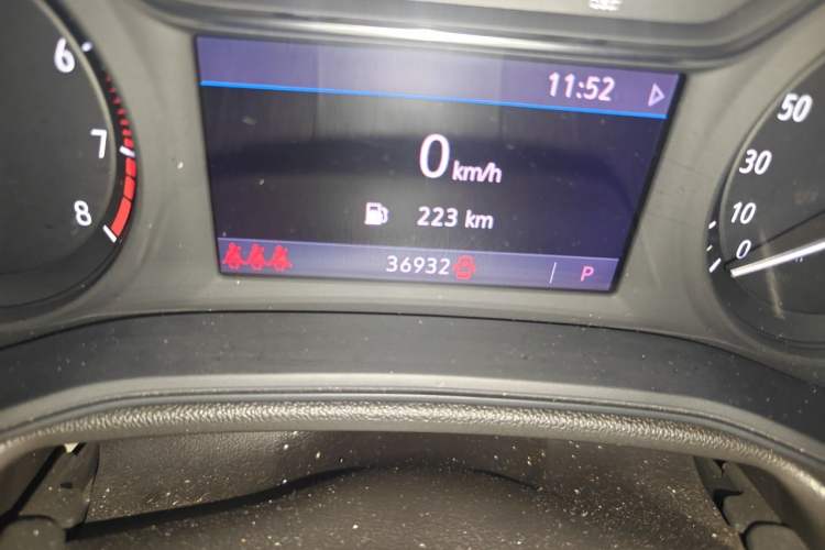 Used Buick Regal 2020 552T Elite Edition Odometer Close Up