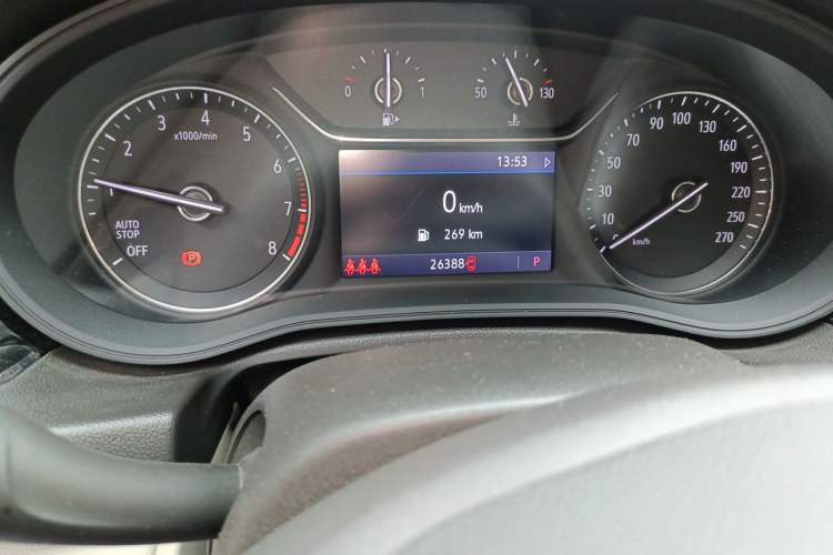 Used Buick Regal 2020 552T Elite Edition Odometer Close Up