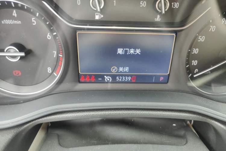 Used Buick Regal 2020 552T Elite Edition Odometer Close Up
