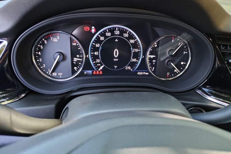 Used Buick Regal 2020 552T Luxury Version Odometer Close Up
