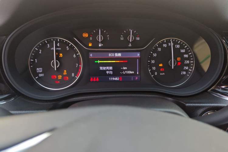 Used Buick Regal 2020 552T Elite Edition Odometer Close Up