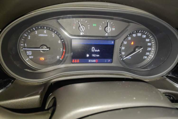 Used Buick Regal 2020 552T Elite Edition Odometer Close Up