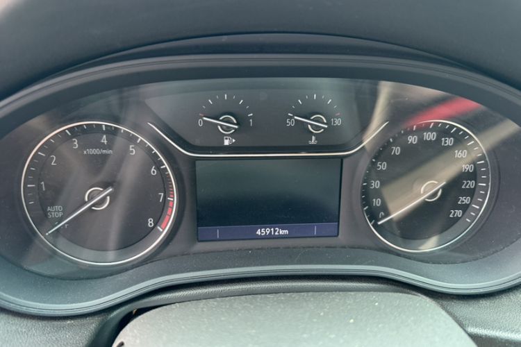 Used Buick Regal 2020 552T Elite Edition Odometer Close Up