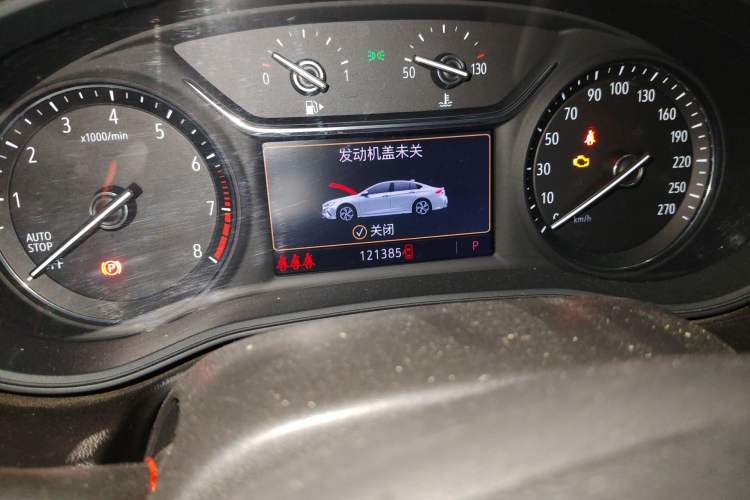 Used Buick Regal 2020 552T Elite Edition Odometer Close Up