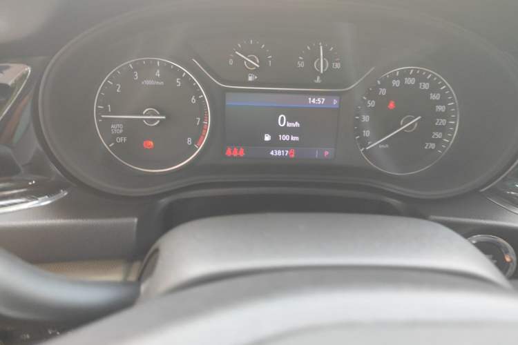 Used Buick Regal 2020 552T Elite Edition Odometer Close Up