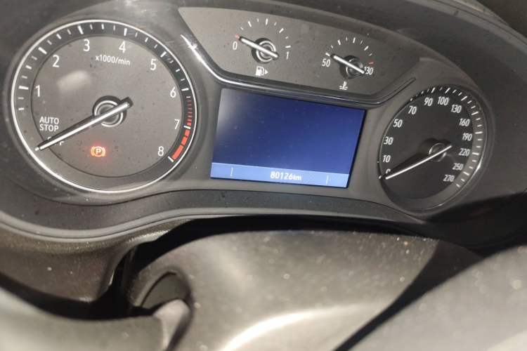 Used Buick Regal 2020 552T Elite Edition Odometer Close Up