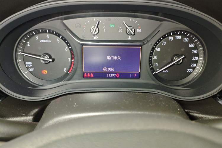 Used Buick Regal 2020 552T Elite Edition Odometer Close Up