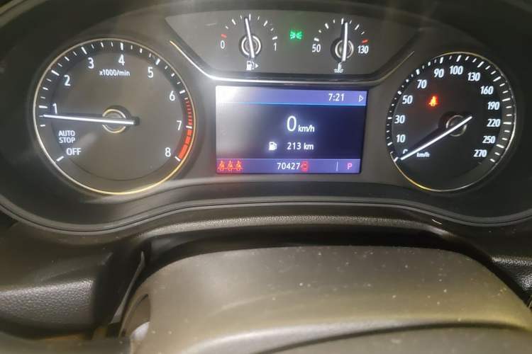 Used Buick Regal 2020 552T Elite Edition Odometer Close Up