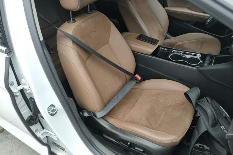 Used Buick Regal 2020 552T Luxury Version Right Front Seat