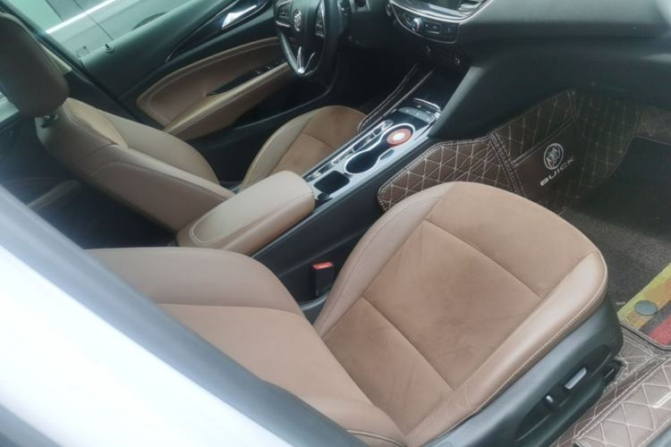 Used Buick Regal 2020 552T Luxury Version Right Front Seat