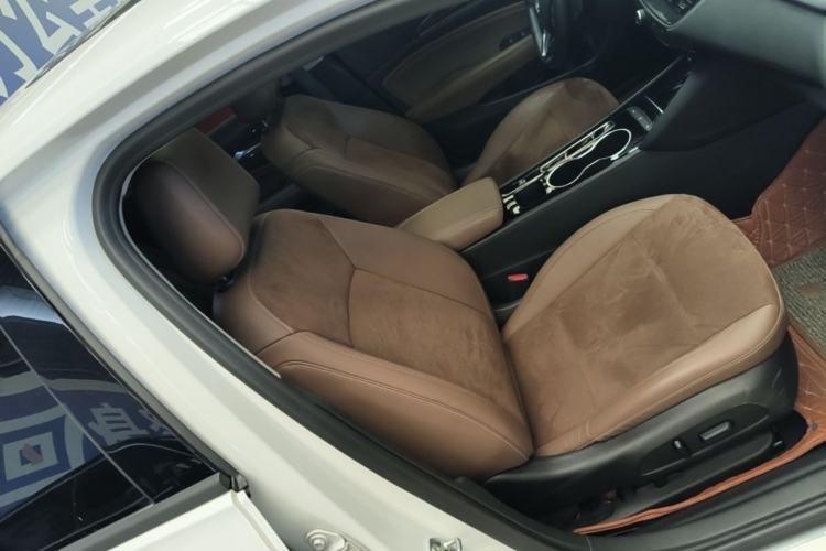 Used Buick Regal 2020 552T Luxury Version Right Front Seat