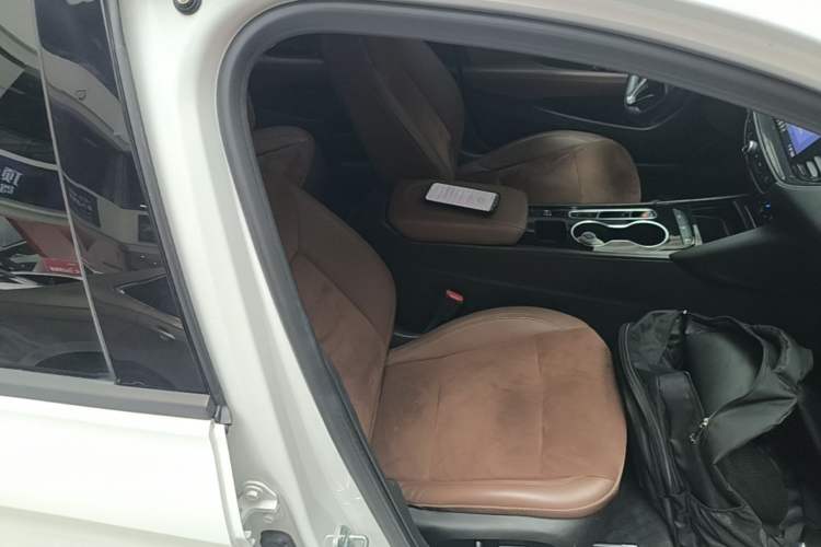 Used Buick Regal 2020 552T Luxury Version Right Front Seat