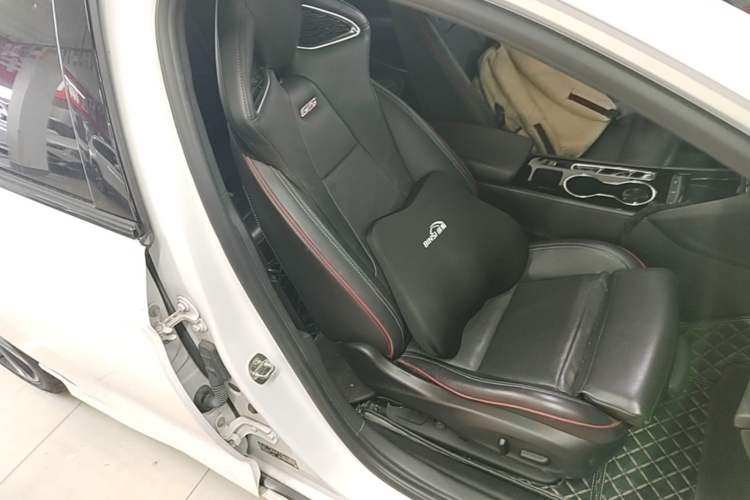 Used Buick Regal 2020 GS 28T Elite Model Right Front Seat