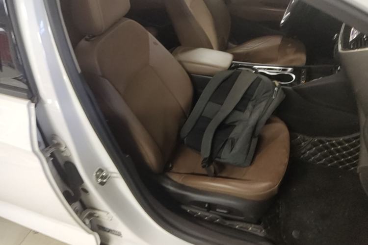 Used Buick Regal 2020 552T Luxury Version Right Front Seat