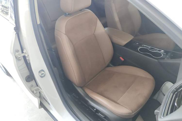 Used Buick Regal 2020 552T Luxury Version Right Front Seat