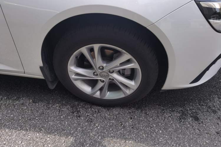 Used Buick Regal 2020 552T Elite Edition Right Front Wheel Hub
