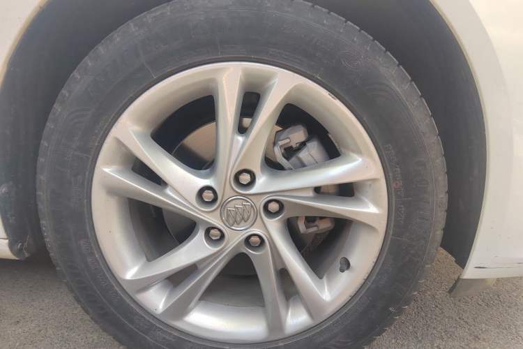 Used Buick Regal 2020 552T Elite Edition Right Front Wheel Hub
