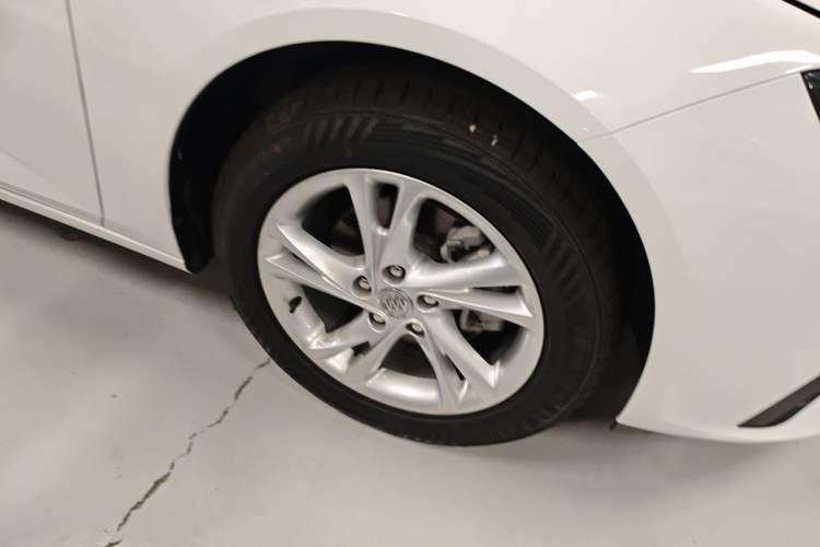 Used Buick Regal 2020 552T Elite Edition Right Front Wheel Hub