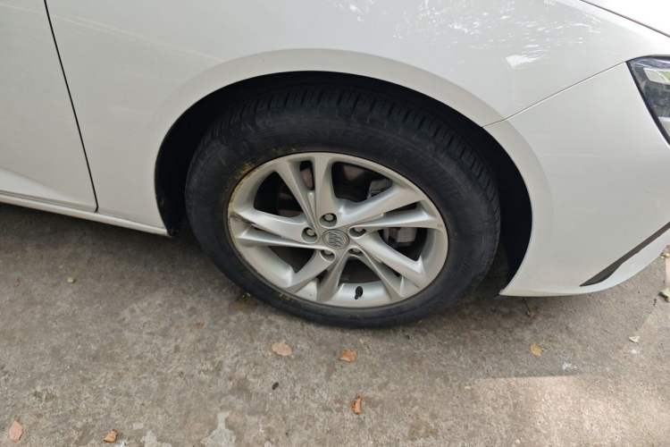 Used Buick Regal 2020 552T Elite Edition Right Front Wheel Hub