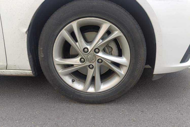 Used Buick Regal 2020 552T Elite Edition Right Front Wheel Hub