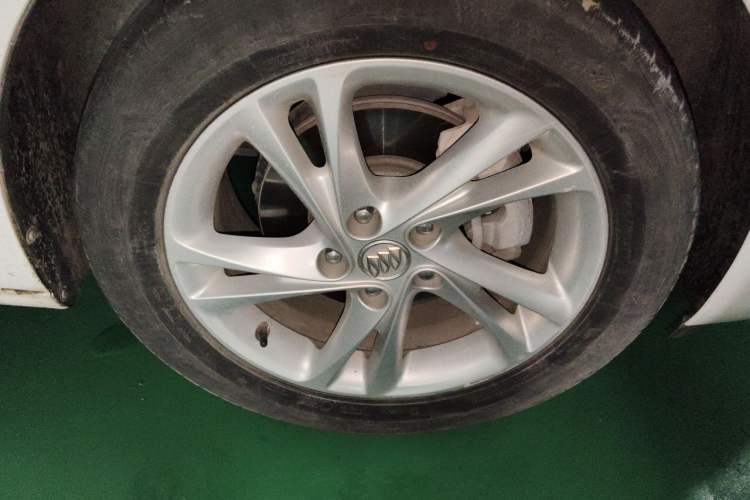 Used Buick Regal 2020 552T Elite Edition Right Front Wheel Hub
