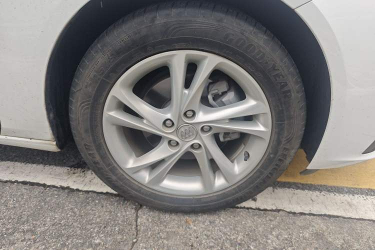 Used Buick Regal 2020 552T Elite Edition Right Front Wheel Hub