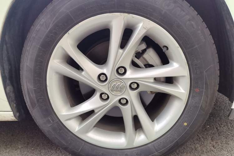 Used Buick Regal 2020 552T Elite Edition Right Front Wheel Hub