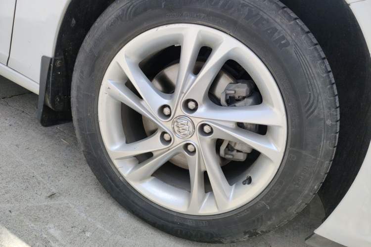 Used Buick Regal 2020 552T Elite Edition Right Front Wheel Hub
