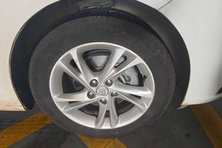 Used Buick Regal 2020 552T Elite Edition Right Front Wheel Hub