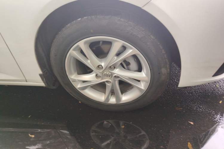 Used Buick Regal 2020 552T Elite Edition Right Front Wheel Hub