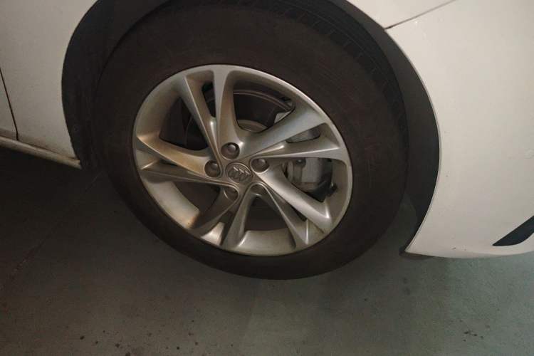 Used Buick Regal 2020 552T Elite Edition Right Front Wheel Hub
