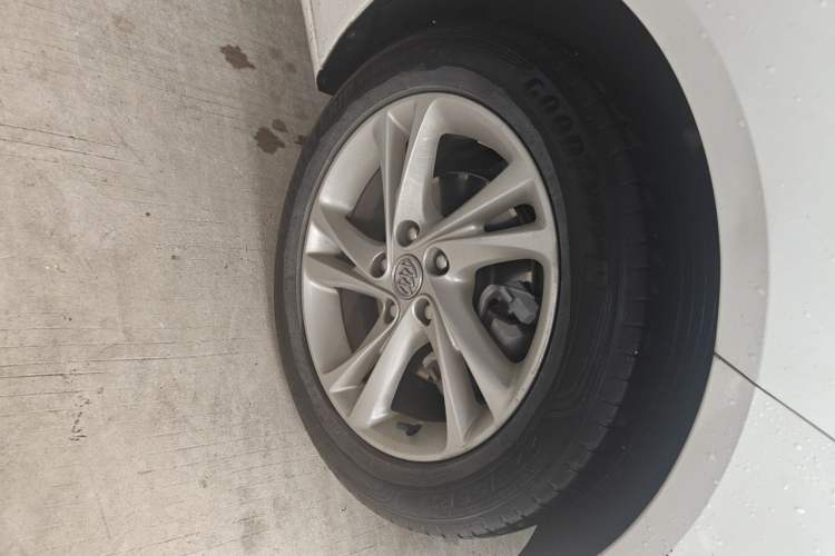 Used Buick Regal 2020 552T Elite Edition Right Front Wheel Hub