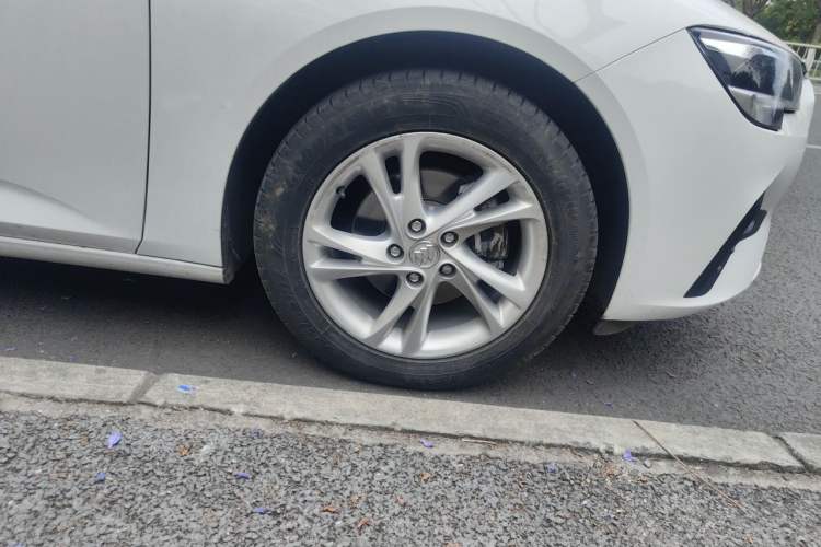 Used Buick Regal 2020 552T Elite Edition Right Front Wheel Hub