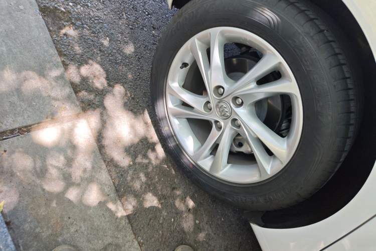 Used Buick Regal 2020 552T Luxury Version Right Front Wheel Hub