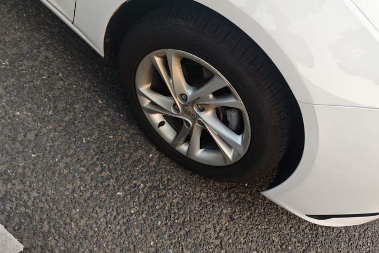 Used Buick Regal 2020 552T Elite Edition Right Front Wheel Hub
