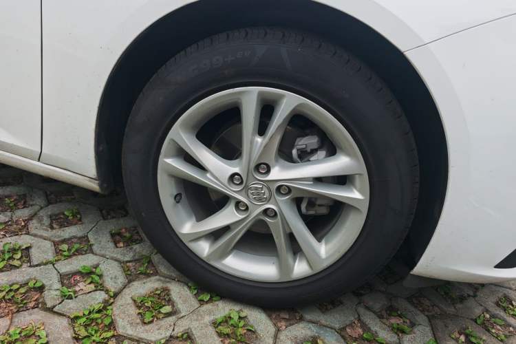 Used Buick Regal 2020 552T Elite Edition Right Front Wheel Hub