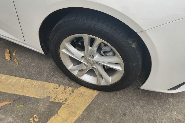 Used Buick Regal 2020 552T Elite Edition Right Front Wheel Hub