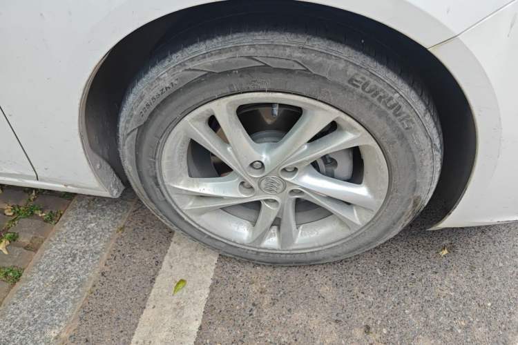 Used Buick Regal 2020 552T Elite Edition Right Front Wheel Hub