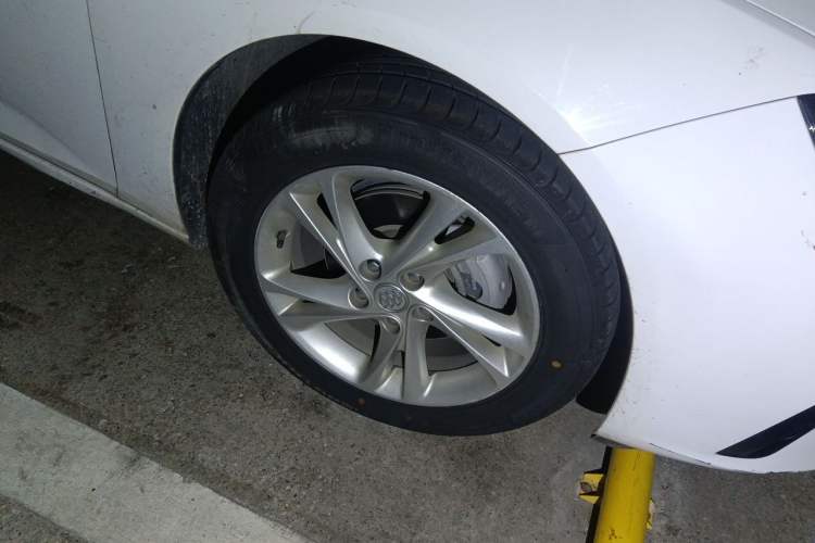Used Buick Regal 2020 552T Elite Edition Right Front Wheel Hub