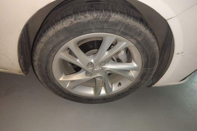 Used Buick Regal 2020 552T Elite Edition Right Front Wheel Hub