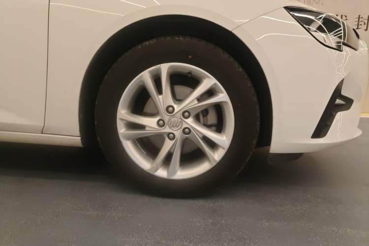 Used Buick Regal 2020 552T Elite Edition Right Front Wheel Hub